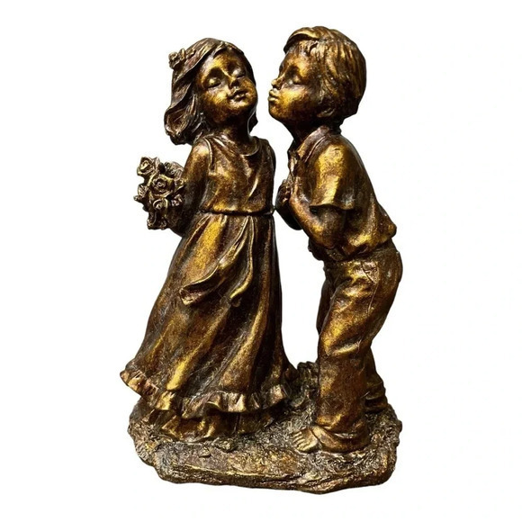 Vintage Coppercraft Guild Resin Boy and Girl Kiss Statue Figurine Detailed - Picture 2 of 9